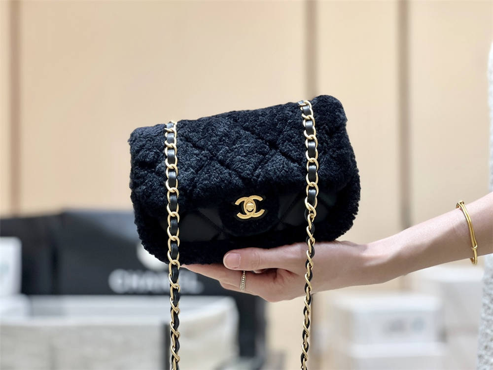 Chanel Flap bag, Shearling lambskin & gold-tone metal AS514800 Size 12*18*6cm 2025 new 